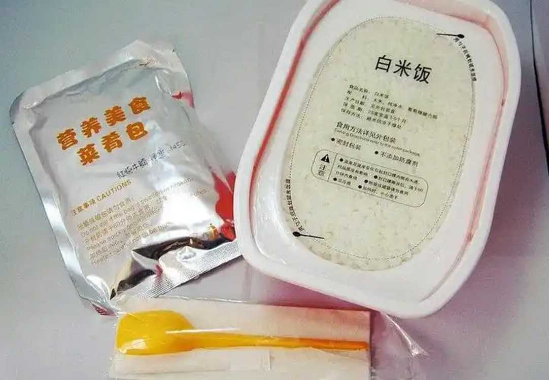 日產(chǎn)10萬份！呂工機械自動米飯包裝機：灌裝封口殺菌三合一，產(chǎn)能翻倍