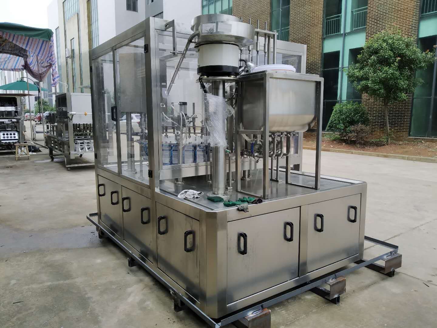 1761289659366609.jpg LG-460 吸嘴袋灌裝旋蓋機(jī).jpg